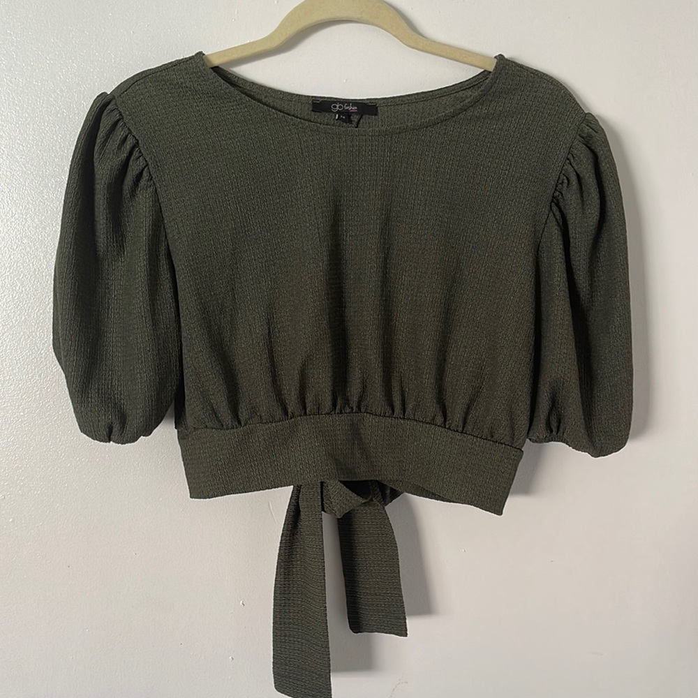 GO FASHION | Women’s Tie Back Keyhole Puff Sleeve Army Green Top Size M